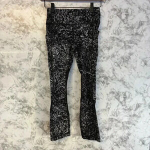 Lululemon Pace Rival Crop leggings with pocket size 2 lace black and white